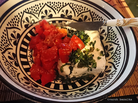 Bazalkovo-paradajkový tvaroh - obrázok 1