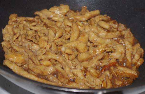 Takmer stir fry kura so zeleninou a rezancami (fotorecept) - obrázok 7