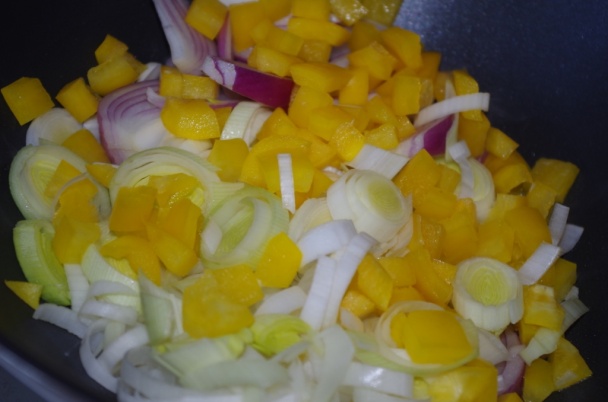 Takmer stir fry kura so zeleninou a rezancami (fotorecept) - obrázok 8