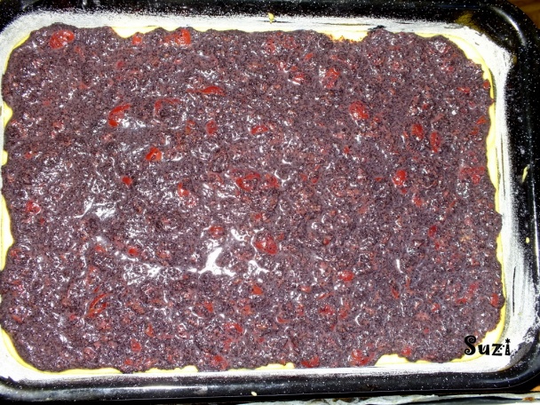 Trený koláč s makovo - višňovou plnkou (fotorecept) - obrázok 8
