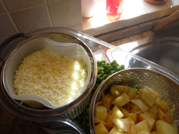 Bravčové karé na horčici s hráškovou ryžou a cibuľovými zemiakmi v parnom hrnci (fotorecept) - obrázok 6