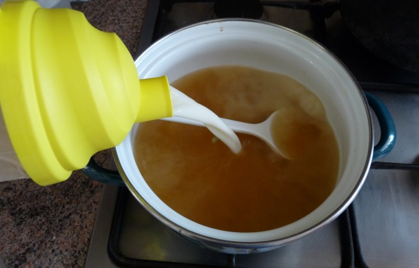 Bravčové karé na horčici s hráškovou ryžou a cibuľovými zemiakmi v parnom hrnci (fotorecept) - obrázok 7