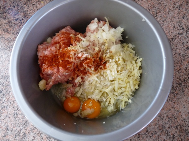 Mäsová roláda s rajčinovou omáčkou a cestovinami v parnom hrnci (fotorecept) - obrázok 1