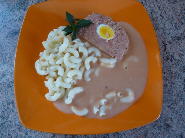 Mäsová roláda s rajčinovou omáčkou a cestovinami v parnom hrnci (fotorecept) - obrázok 11