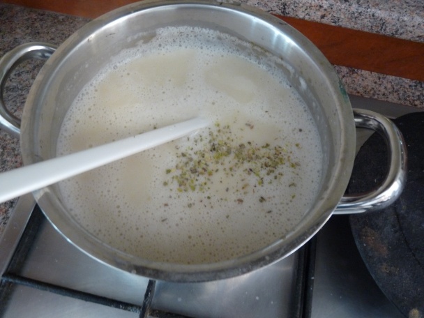 Šampiňónová perinka na bielom obláčiku s baldachýnom z parného hrnca (fotorecept) - obrázok 8