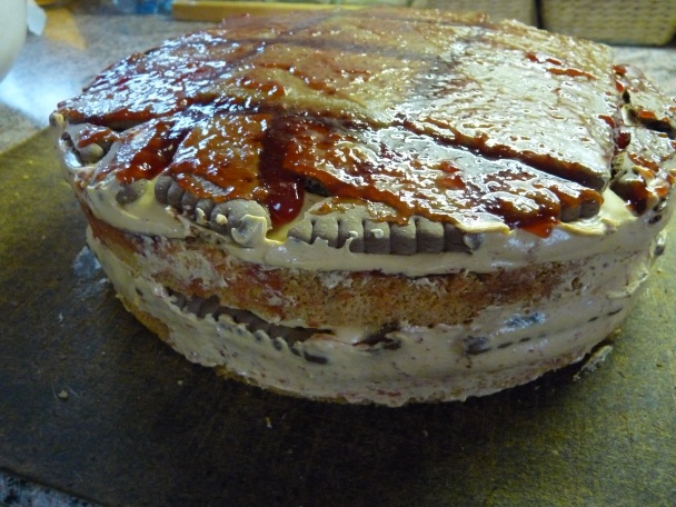 Karamelová torta s čokoládovými hoblinkami  - obrázok 5