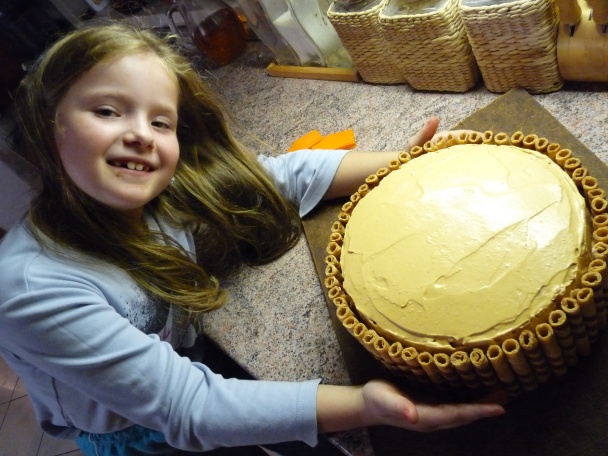 Karamelová torta s čokoládovými hoblinkami  - obrázok 6