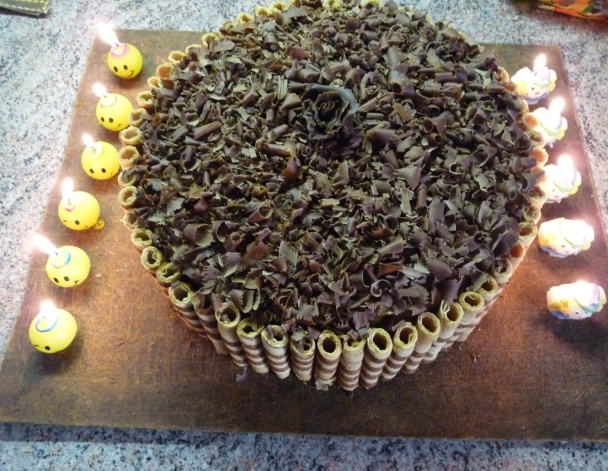 Karamelová torta s čokoládovými hoblinkami  - obrázok 9