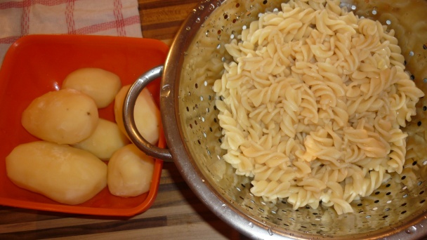 Brokoličkové zapekané cestovinky so zemiačikmi  - obrázok 2