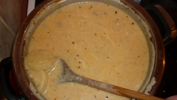 Zemiakovo-slaninový prívarok s vajcom a fašírkou ( fotorecept) - obrázok 11