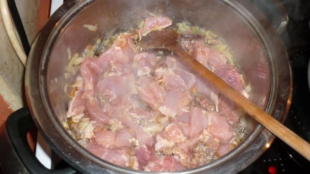 Segedínsky guláš so zázvorom a zabíjačkovou klobásou (fotorecept) - obrázok 2