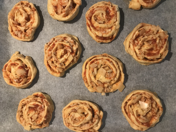 Pizzové slimáky z kysnutého cesta - obrázok 3