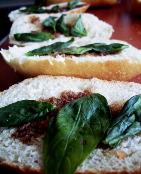 Panini s mozzarellou a bazalkou - obrázok 1