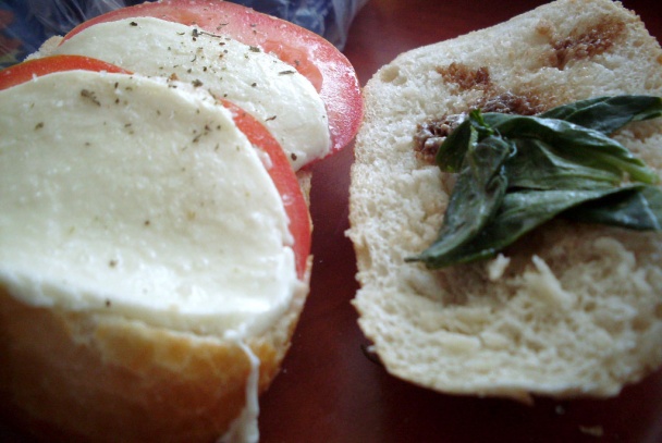 Panini s mozzarellou a bazalkou - obrázok 2