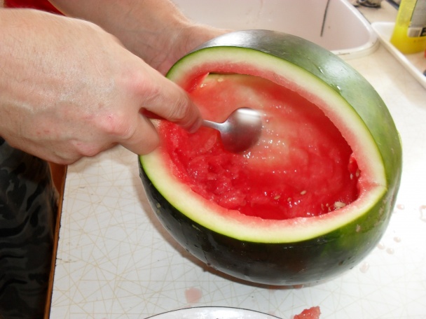 Ovocný košík z melóna - obrázok 3