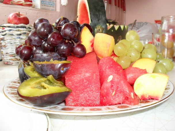 Ovocný košík z melóna - obrázok 4