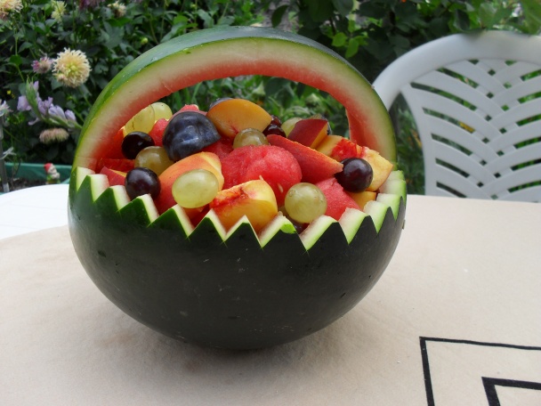 Ovocný košík z melóna - obrázok 5