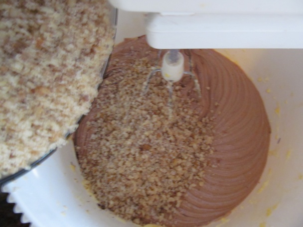 Čokoládovo-mandľová bábovka - obrázok 3