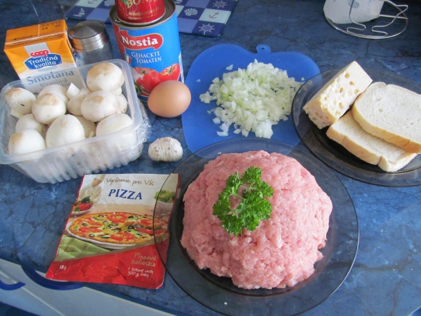 Zapekané frikadelky v rajčinovej omáčke (fotorecept) - obrázok 1