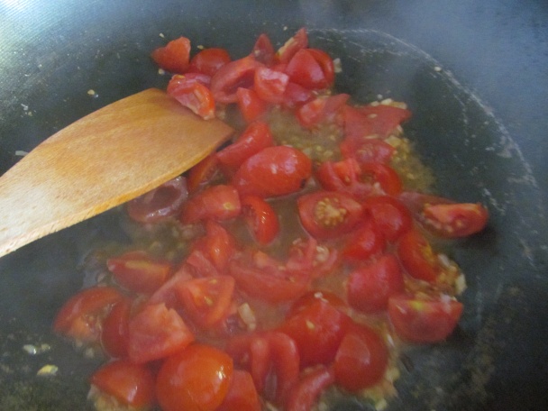 Špagety s bazalkovým pestom, cherry paradajkami a rukolou (fotorecept) - obrázok 3