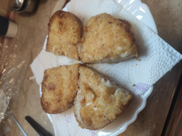 Vyprážaný chlieb so syrom a cibuľkou - obrázok 6