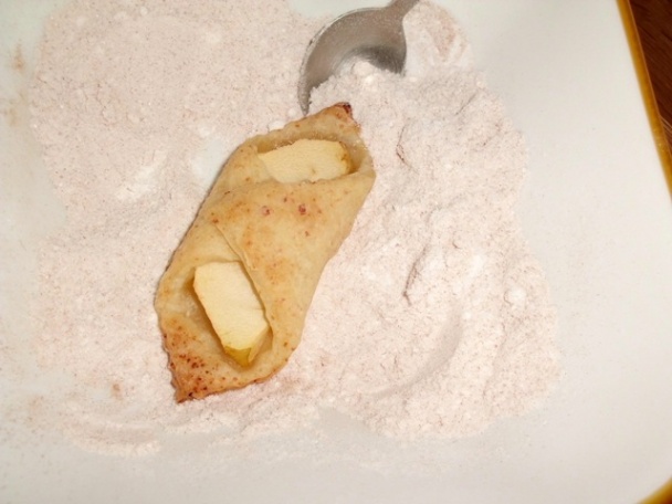 Jablkové šatôčky z tvarohového cesta (fotorecept) - obrázok 6