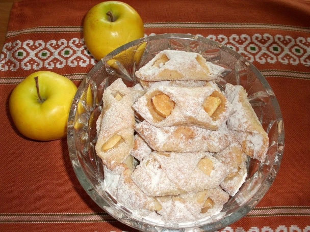 Jablkové šatôčky z tvarohového cesta (fotorecept) - obrázok 7