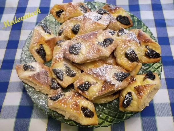 Koláče z tvarohového cesta so sušenými slivkami (fotorecept) - obrázok 12