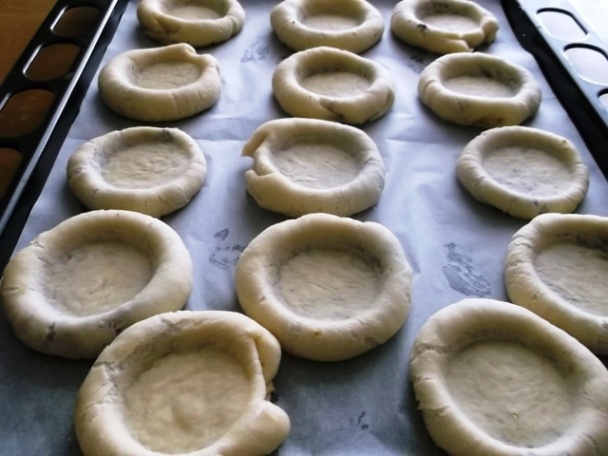 Svadobné koláčiky s netradičnou drobenkou (fotorecept) - obrázok 12