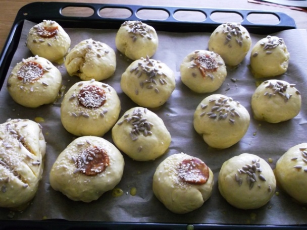 Žemle plnené údeným mäsom (fotorecept) - obrázok 8