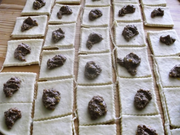 Orechové koláče z kysnutého lístkového cesta (fotorecept) - obrázok 12