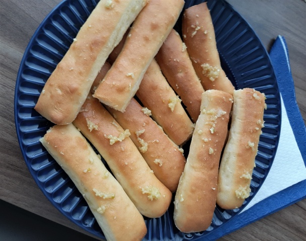 Zapekaná brokolica so šunkou a pizza tyčinkami - obrázok 5