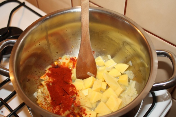 Rýchla gulášová polievka (fotorecept) - obrázok 1