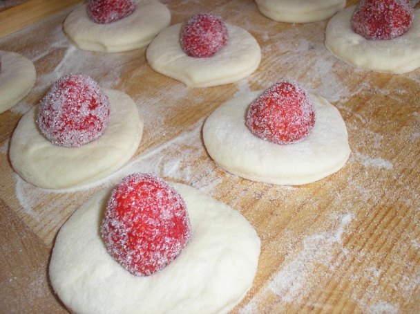 Jahodové parené buchty s jahodovou omáčkou (fotorecept) - obrázok 1