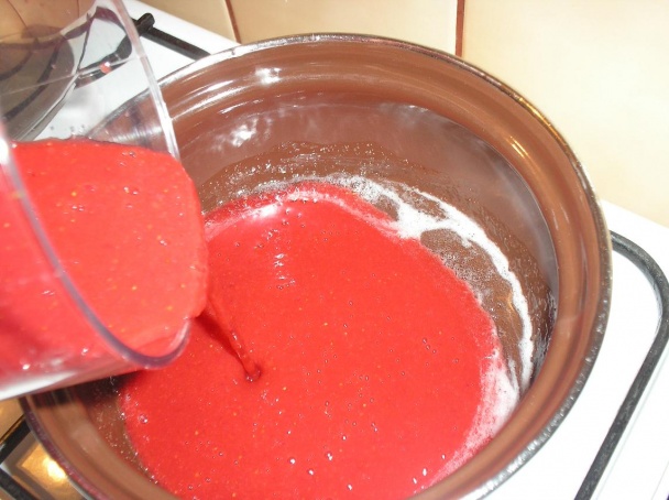 Jahodové parené buchty s jahodovou omáčkou (fotorecept) - obrázok 4