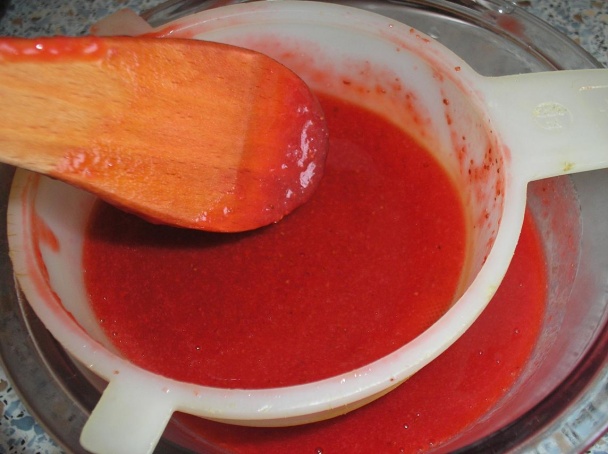 Jahodové parené buchty s jahodovou omáčkou (fotorecept) - obrázok 6