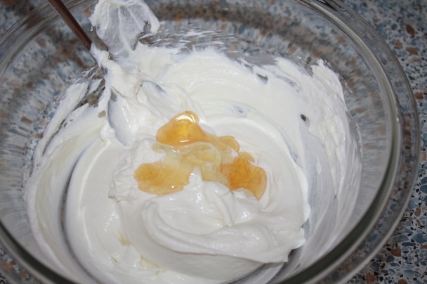 Snehová torta s tvarohom a ovocím (fotorecept) - obrázok 7