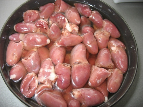 Grilované kuracie srdiečka na bagete s omáčkou   - obrázok 2