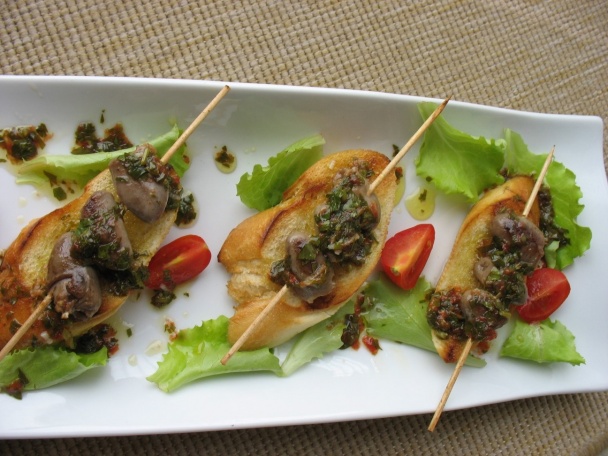 Grilované kuracie srdiečka na bagete s omáčkou   - obrázok 8