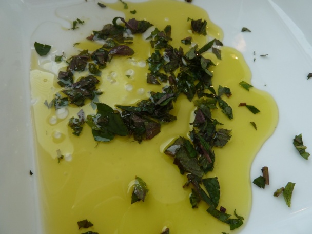 Teplý špargľový šalát s hráškom, prosciuttom a mätou (fotorecept) - obrázok 4