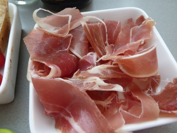 Teplý špargľový šalát s hráškom, prosciuttom a mätou (fotorecept) - obrázok 5