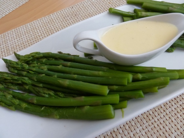 Zelená špargľa s parmezánovo-citrónovým maslom - obrázok 6