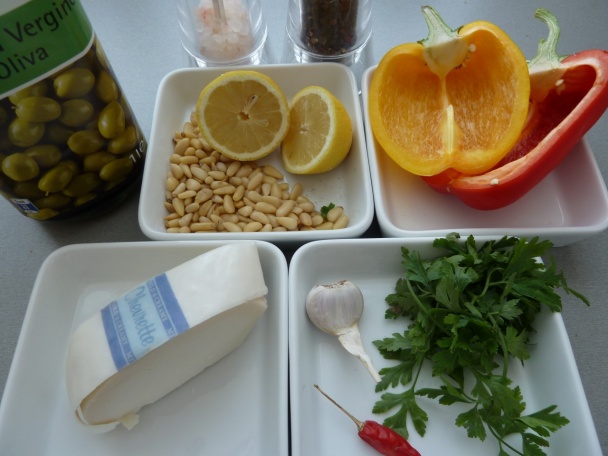 Papriky s rozpečeným  kozím syrom a dresingom s píniovými orieškami (fotorecept) - obrázok 1