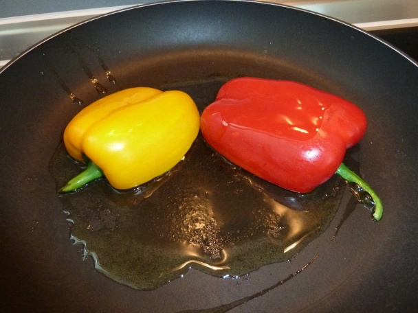 Papriky s rozpečeným  kozím syrom a dresingom s píniovými orieškami (fotorecept) - obrázok 3