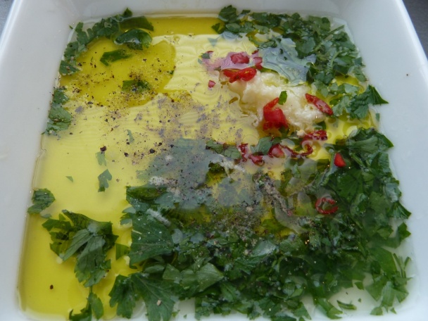 Papriky s rozpečeným  kozím syrom a dresingom s píniovými orieškami (fotorecept) - obrázok 4