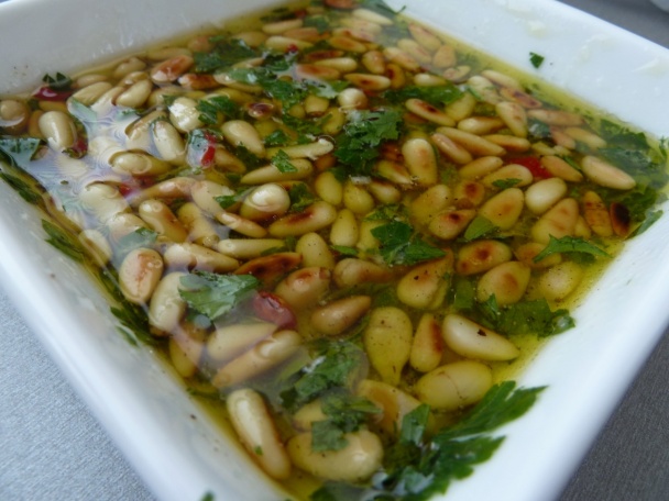 Papriky s rozpečeným  kozím syrom a dresingom s píniovými orieškami (fotorecept) - obrázok 5