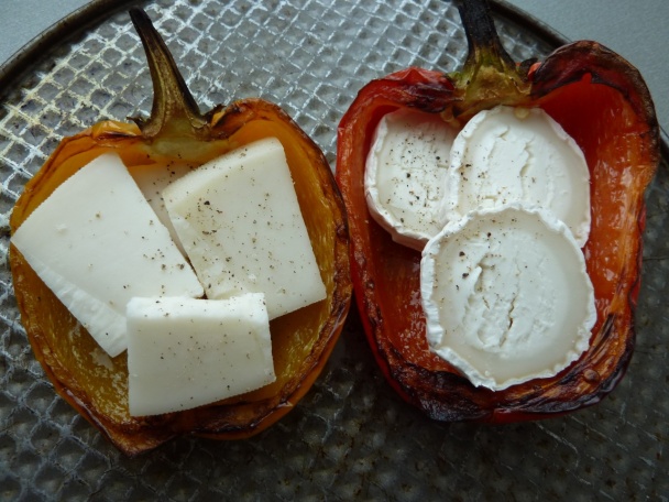 Papriky s rozpečeným  kozím syrom a dresingom s píniovými orieškami (fotorecept) - obrázok 7