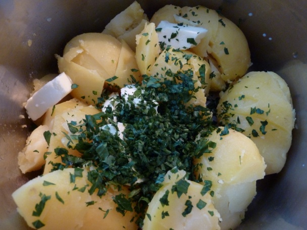 Kurča a la bažant a šťuchané zemiaky s pečeným cesnakom (fotorecept) - obrázok 7