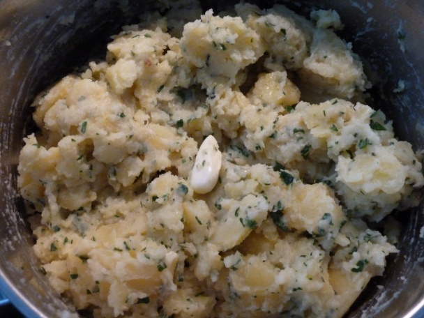 Kurča a la bažant a šťuchané zemiaky s pečeným cesnakom (fotorecept) - obrázok 8