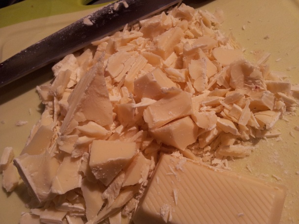 Fudge z bielej čokolády so sušenými brusnicami (fotorecept) - obrázok 3